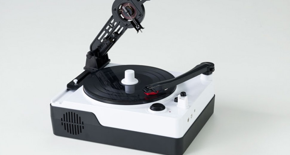 This new turntable cuts your own vinyl at home