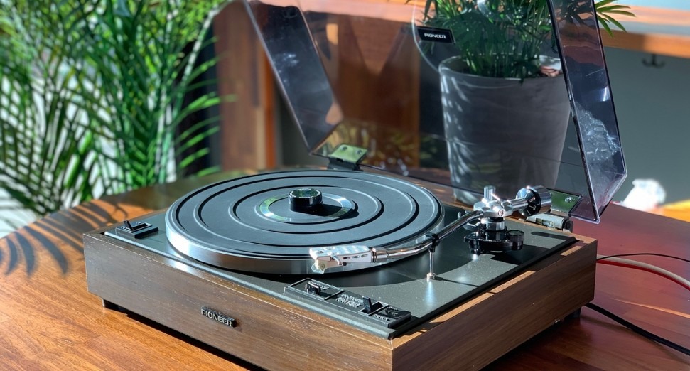 brilliant corners launch online vintage hi-fi and wine store Idle Moments