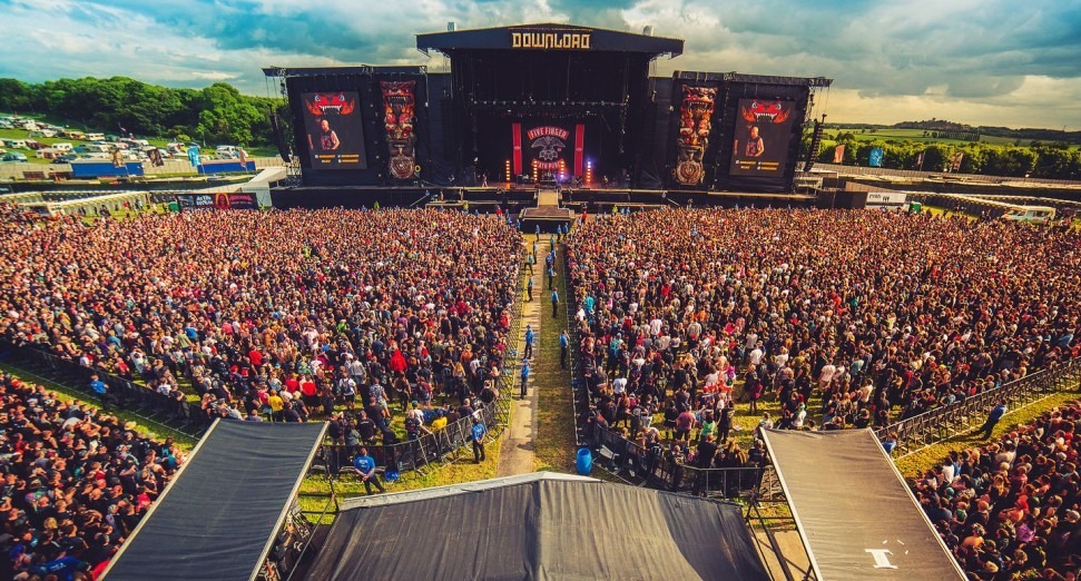 10,000 people attend UK festival pilot without masks or social distancing