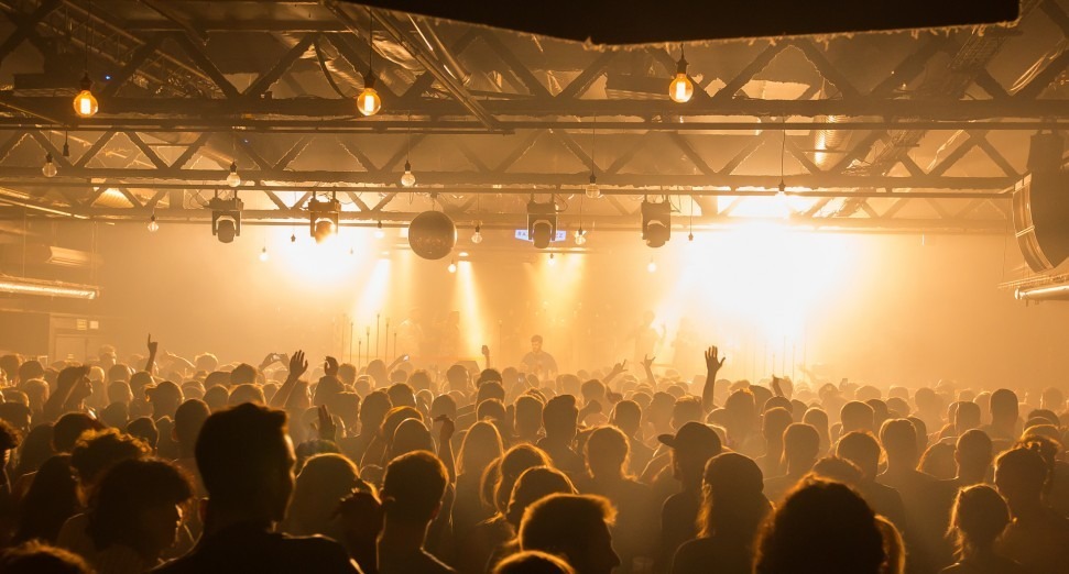 Barcelona’s indoor nightclubs to shut from this weekend to prevent COVID spread