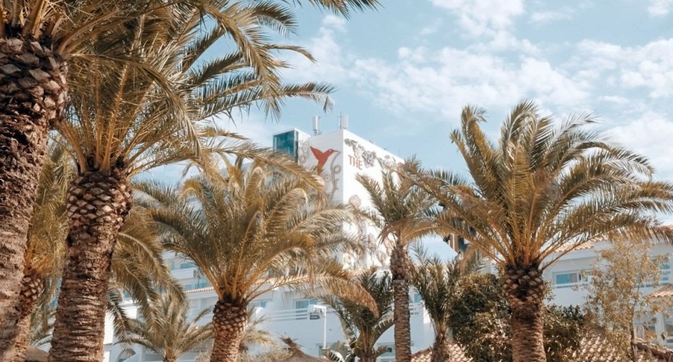 Ushuaïa Ibiza announces reopening with new open-air, seated event series, Palmarama