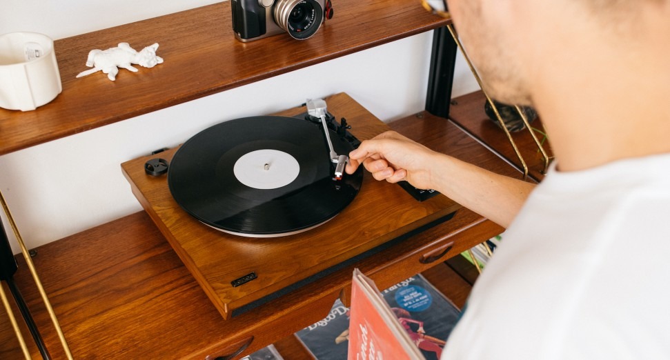 This new turntable lets you digitise vinyl straight to USB stick