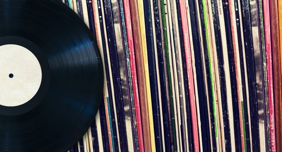 Vinyl outsold CDs in U.S. for first time in 30 years in 2021
