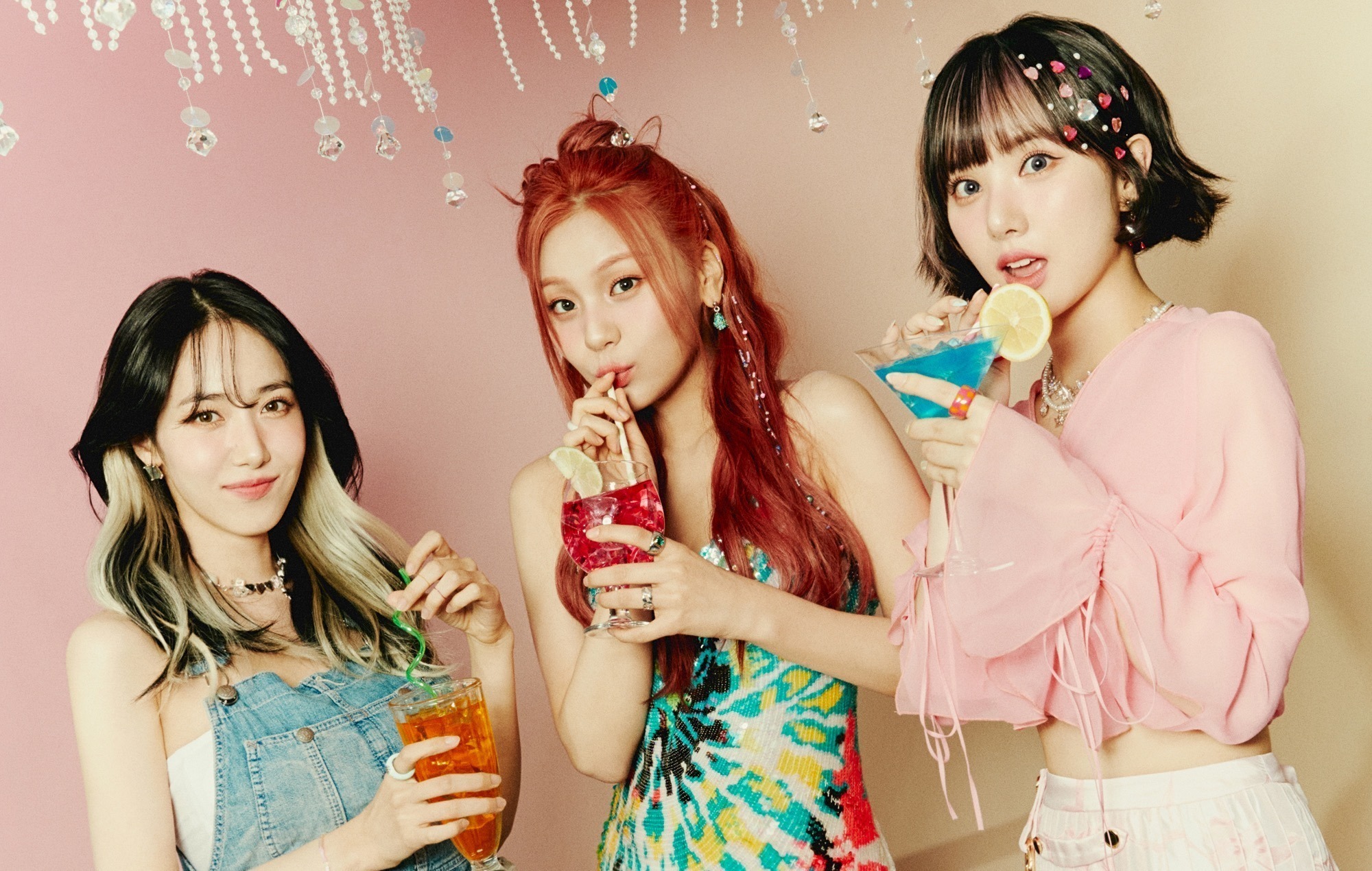VIVIZ talk their carefree new mini-album ‘Summer Vibe’ and moving on from GFRIEND