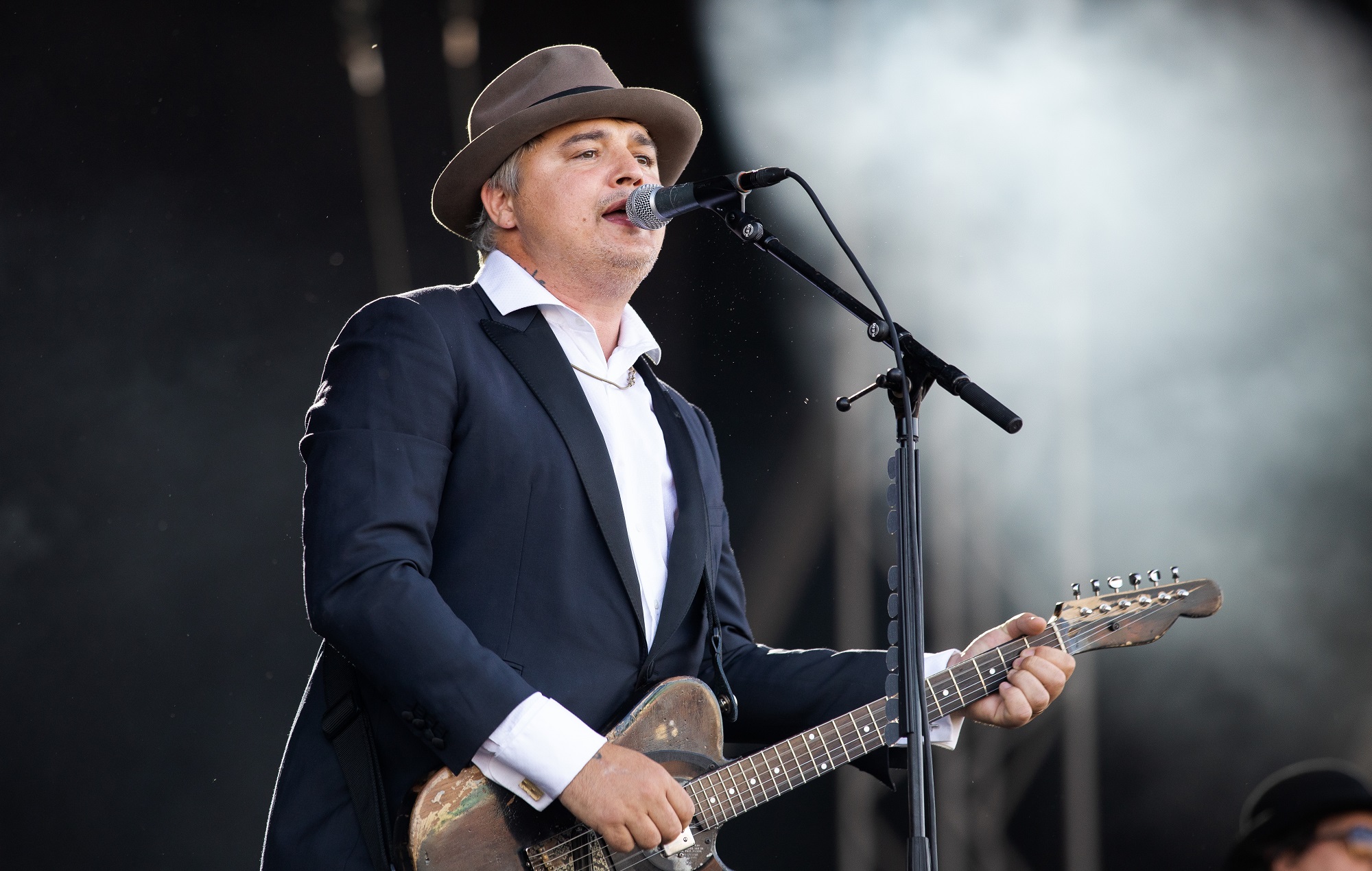 Watch Pete Doherty perform The Pogues’ ‘Dirty Old Town’ in Ukrainian on TV