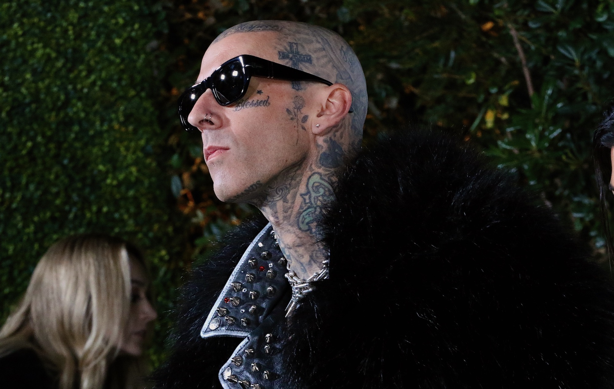 Travis Barker says his finger surgery was “a success”: “I can keep doing what I love”