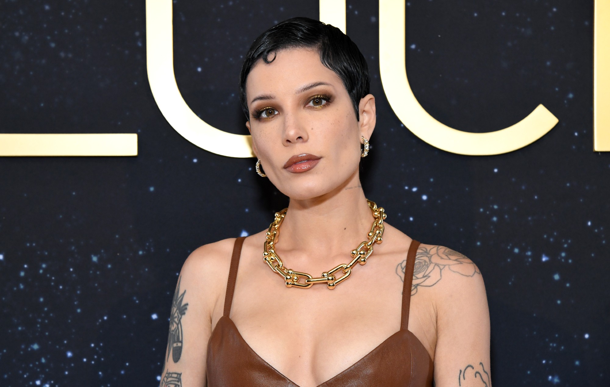 Halsey reportedly leaves Capitol Records in “bittersweet” split