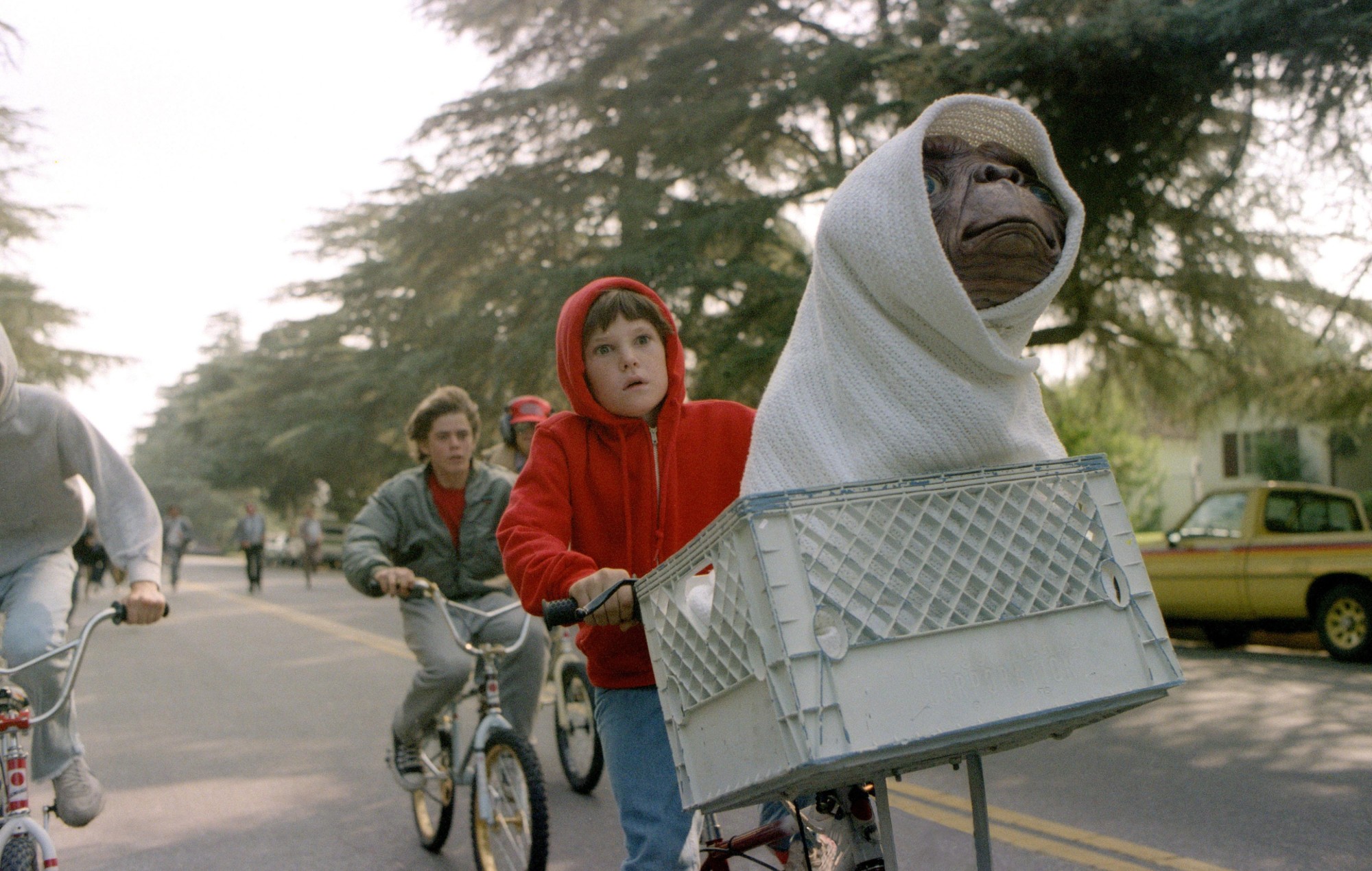 Steven Spielberg says it was a “mistake” editing guns out of ‘E.T.’