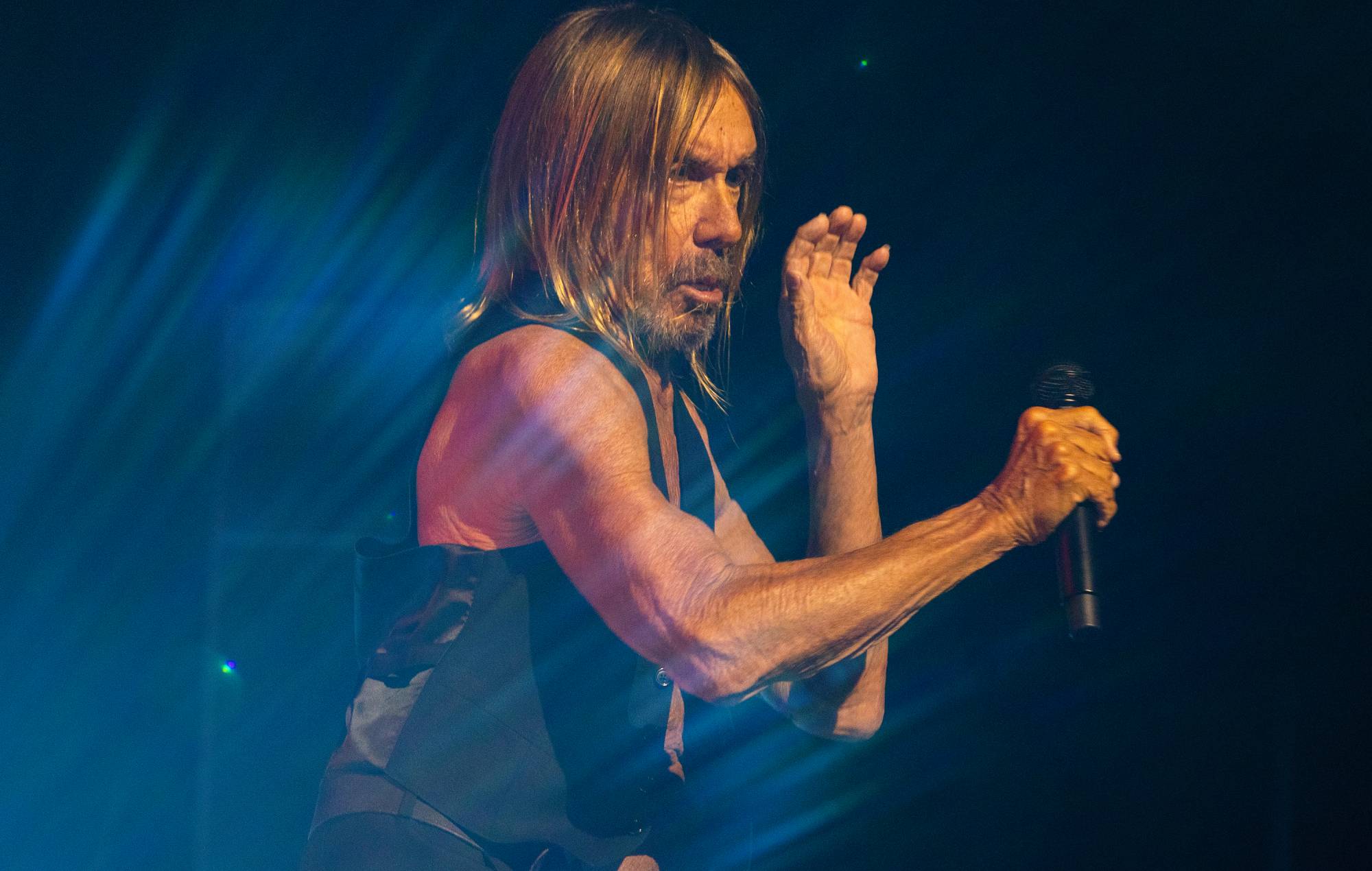 Watch Iggy Pop cover Lou Reed’s ‘Walk On The Wild Side’ with Duff McKagan, Chad Smith and more