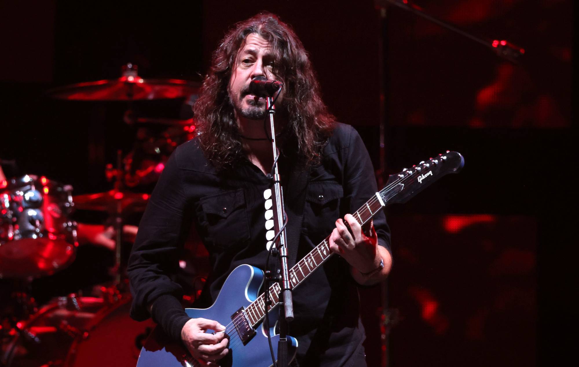 Watch Dave Grohl dedicate ‘Everlong’ to late Scream drummer Kent Stax