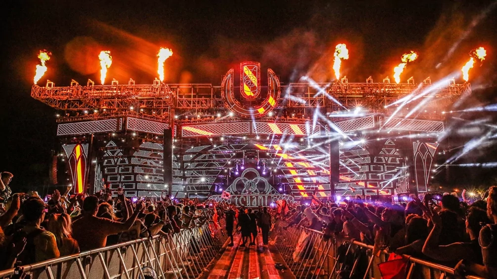 Ultra Miami Friday shuts down early due to severe weather