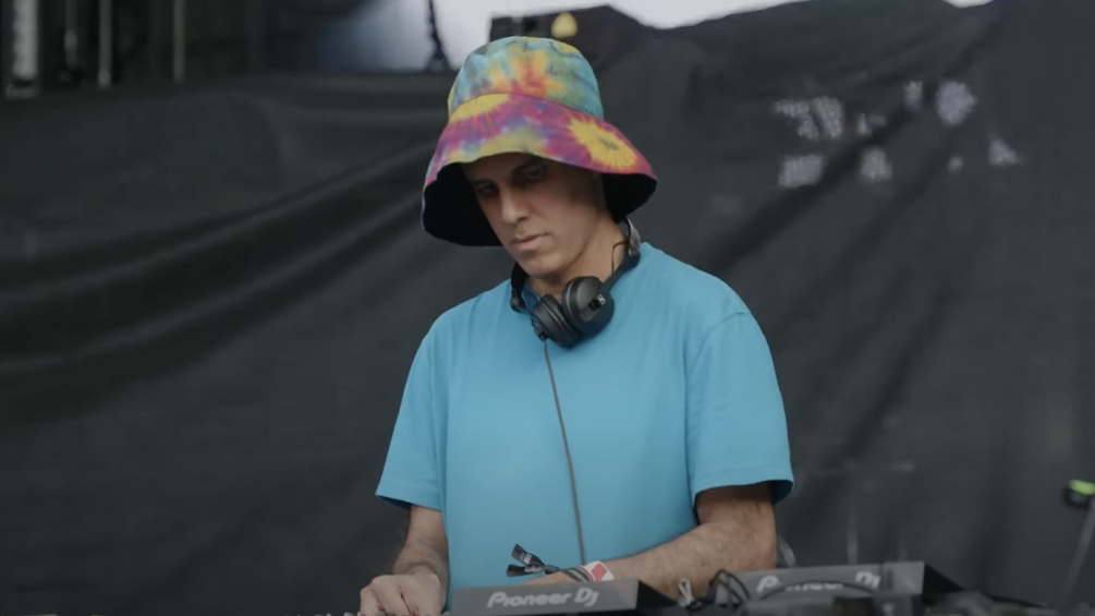 Watch Four Tet play Autechre, Coki and Blawan tracks at Lollapalooza festival