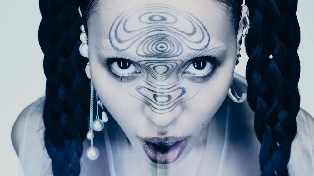 Watch FKA Twigs debut two new songs at London Fashion Week