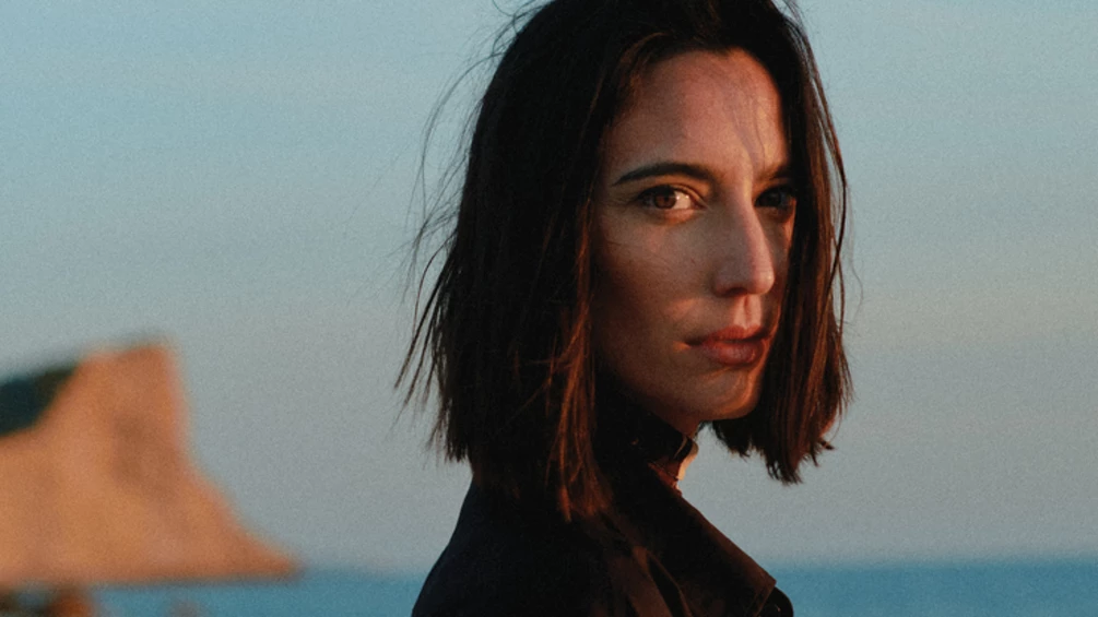 Amelie Lens teases new single, ‘Falling For You’