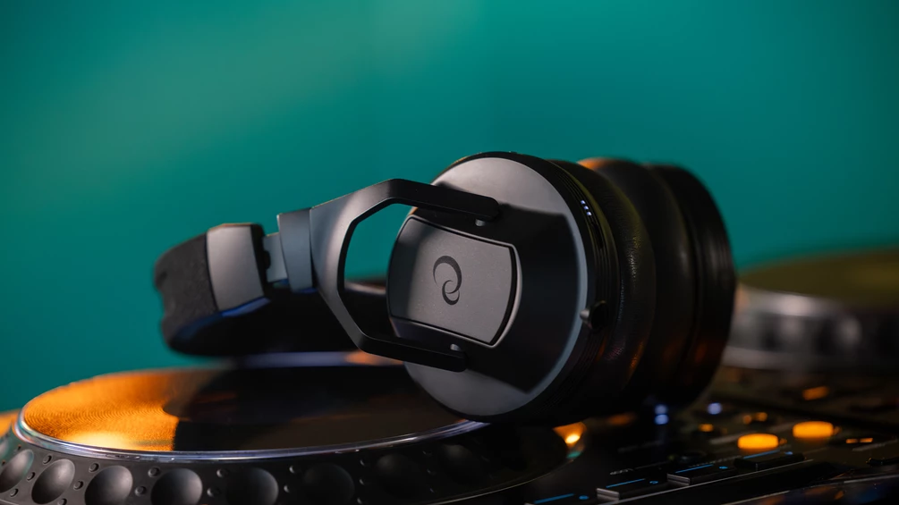 AlphaTheta launch true wireless DJ headphones HDJ-F10