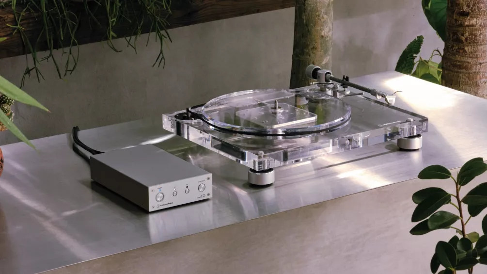 Audio-Technica’s new high-end turntable pairs design with “pure analogue sound”