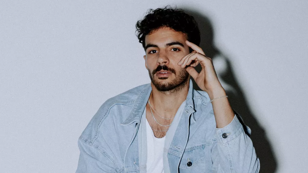 Premiere: Bákayan ‘Ten Minutes’
