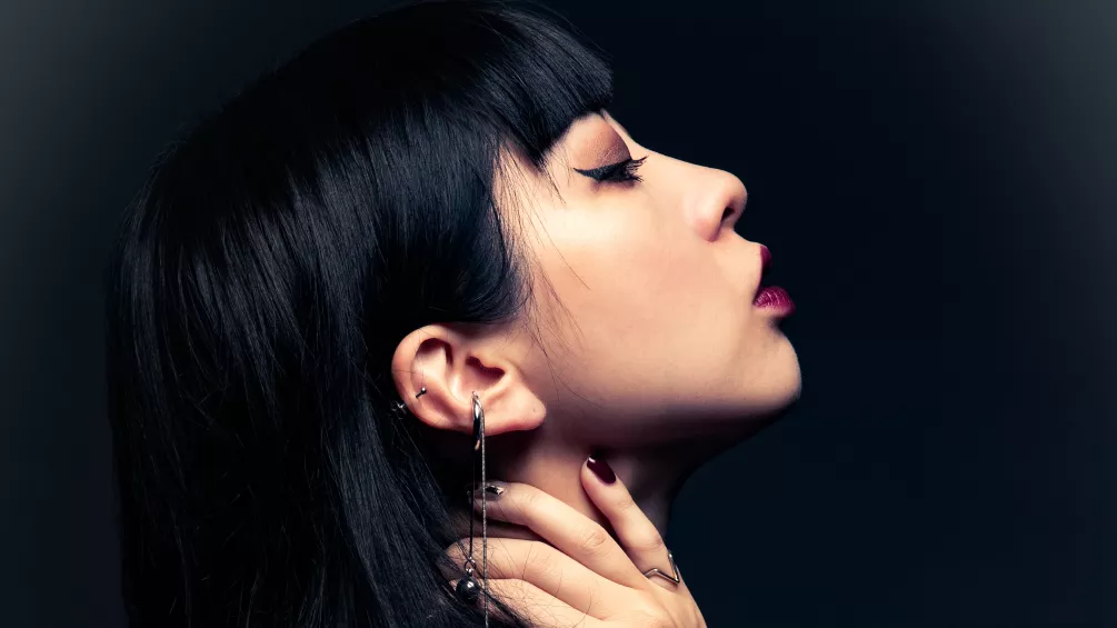 Premiere: Risa Taniguchi ‘Direct Lines’